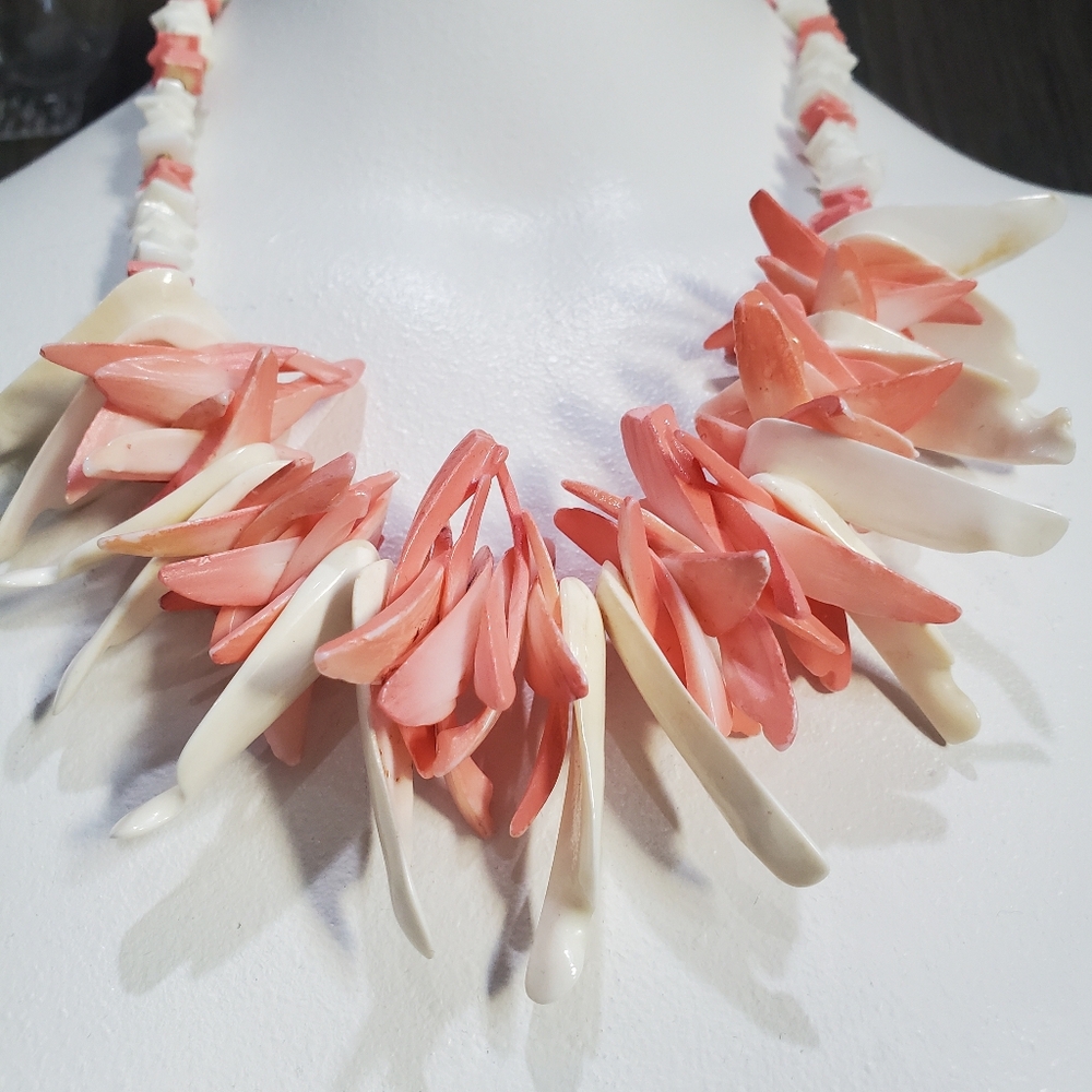 Vintage Beautiful Natural Shell Necklace Coral and White Colors